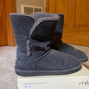 Bear paw boots gently used but good condition size 9 US